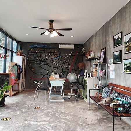 Come Moon Loft Hotel Phrae Zewnętrze zdjęcie