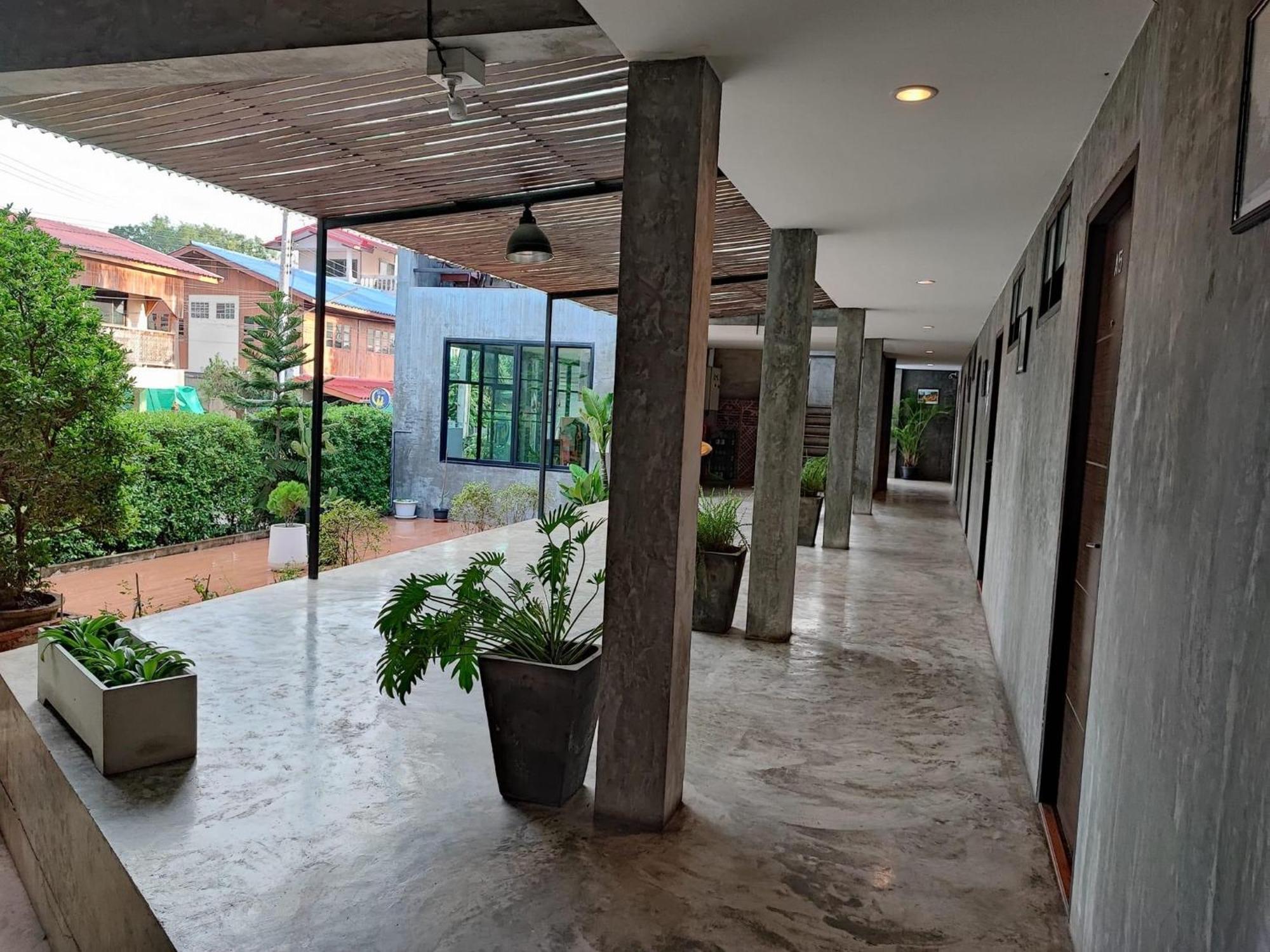 Come Moon Loft Hotel Phrae Zewnętrze zdjęcie