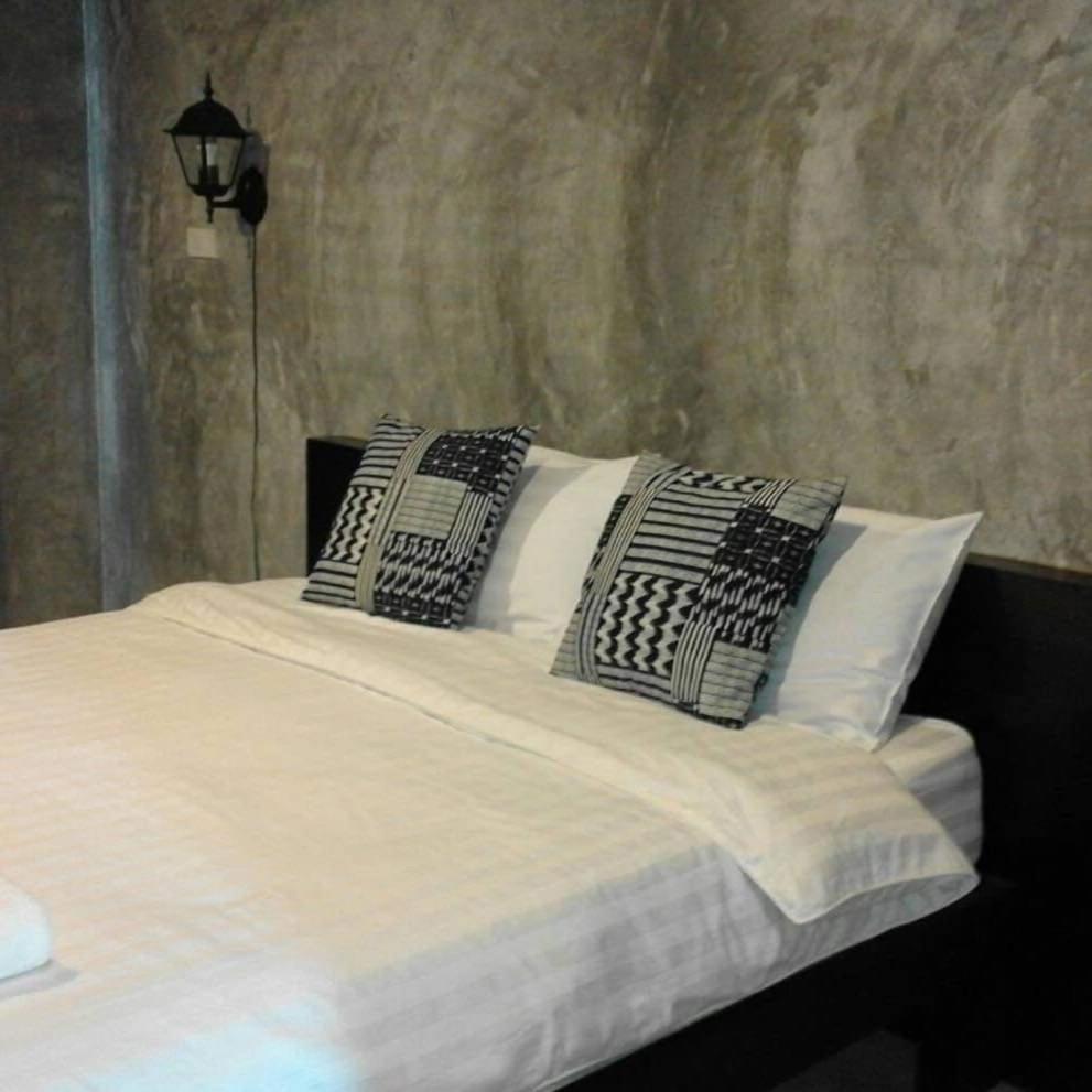 Come Moon Loft Hotel Phrae Zewnętrze zdjęcie