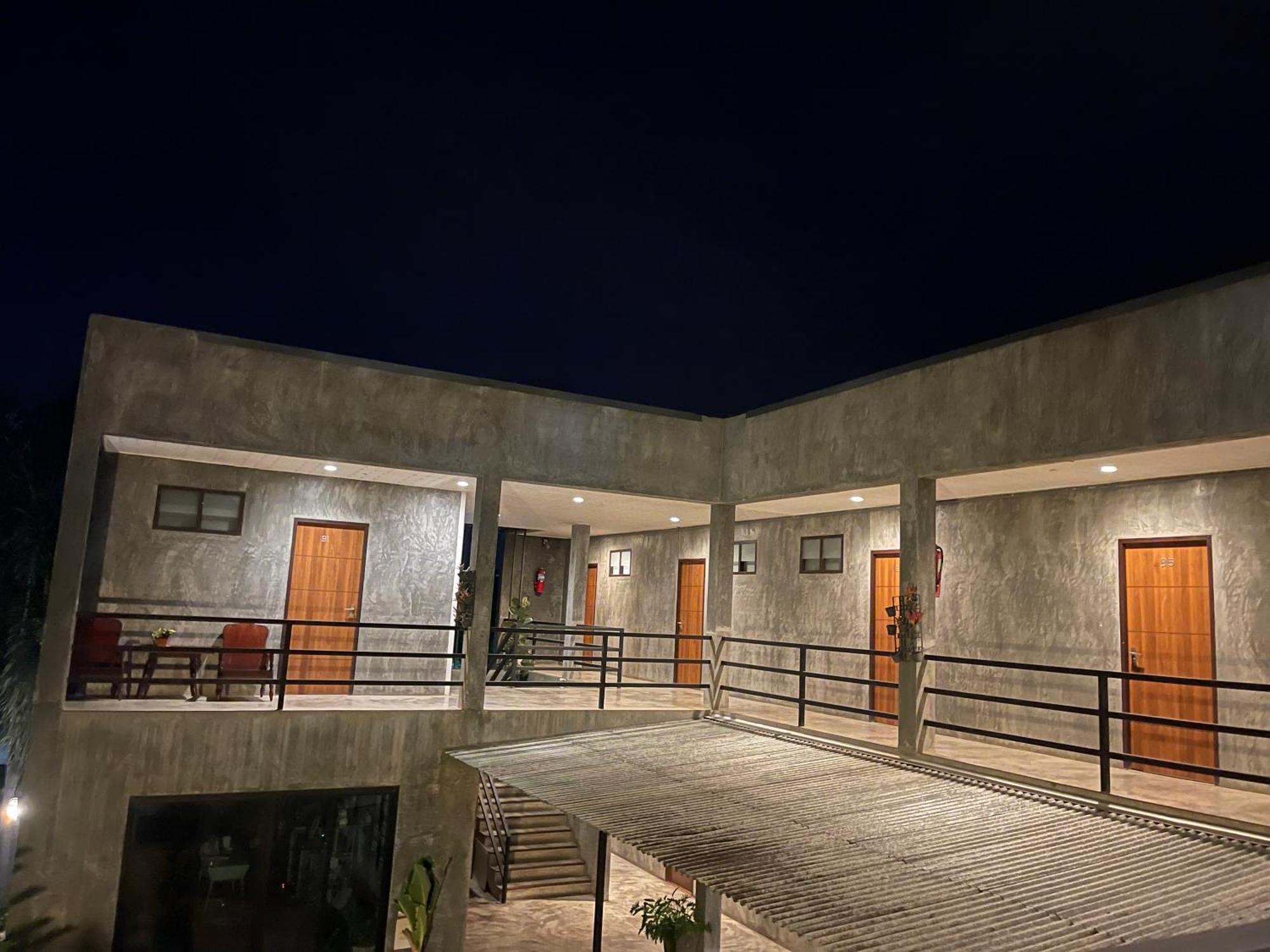 Come Moon Loft Hotel Phrae Zewnętrze zdjęcie