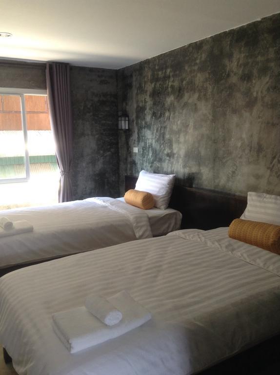 Come Moon Loft Hotel Phrae Zewnętrze zdjęcie