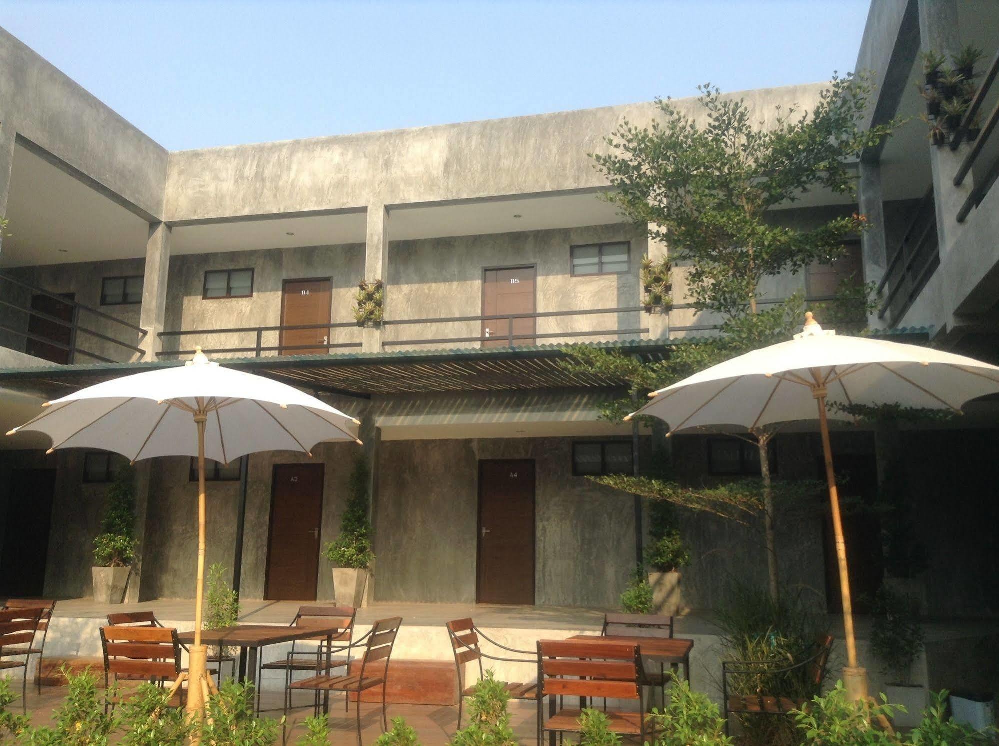 Come Moon Loft Hotel Phrae Zewnętrze zdjęcie