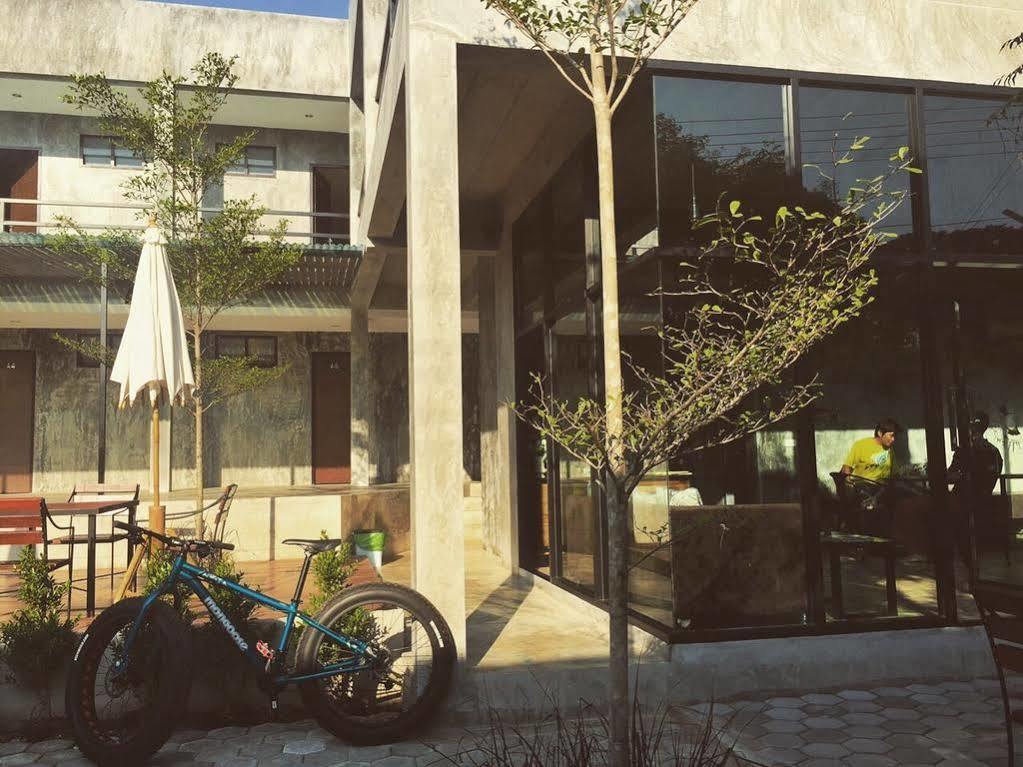 Come Moon Loft Hotel Phrae Zewnętrze zdjęcie