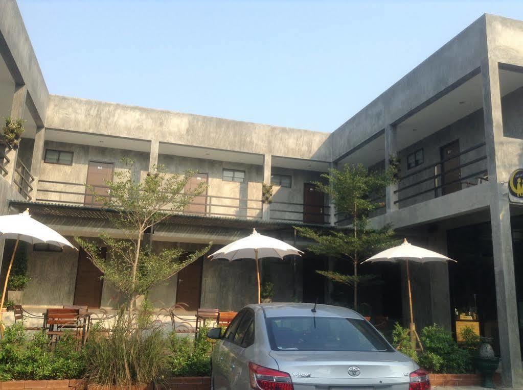 Come Moon Loft Hotel Phrae Zewnętrze zdjęcie