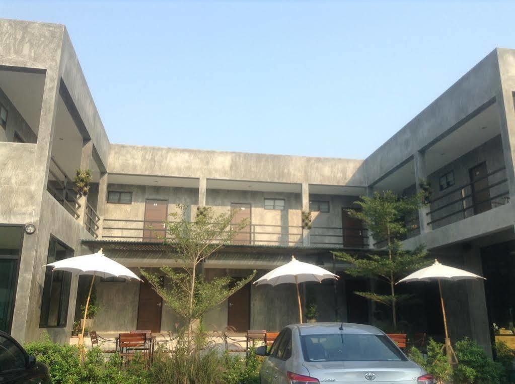 Come Moon Loft Hotel Phrae Zewnętrze zdjęcie